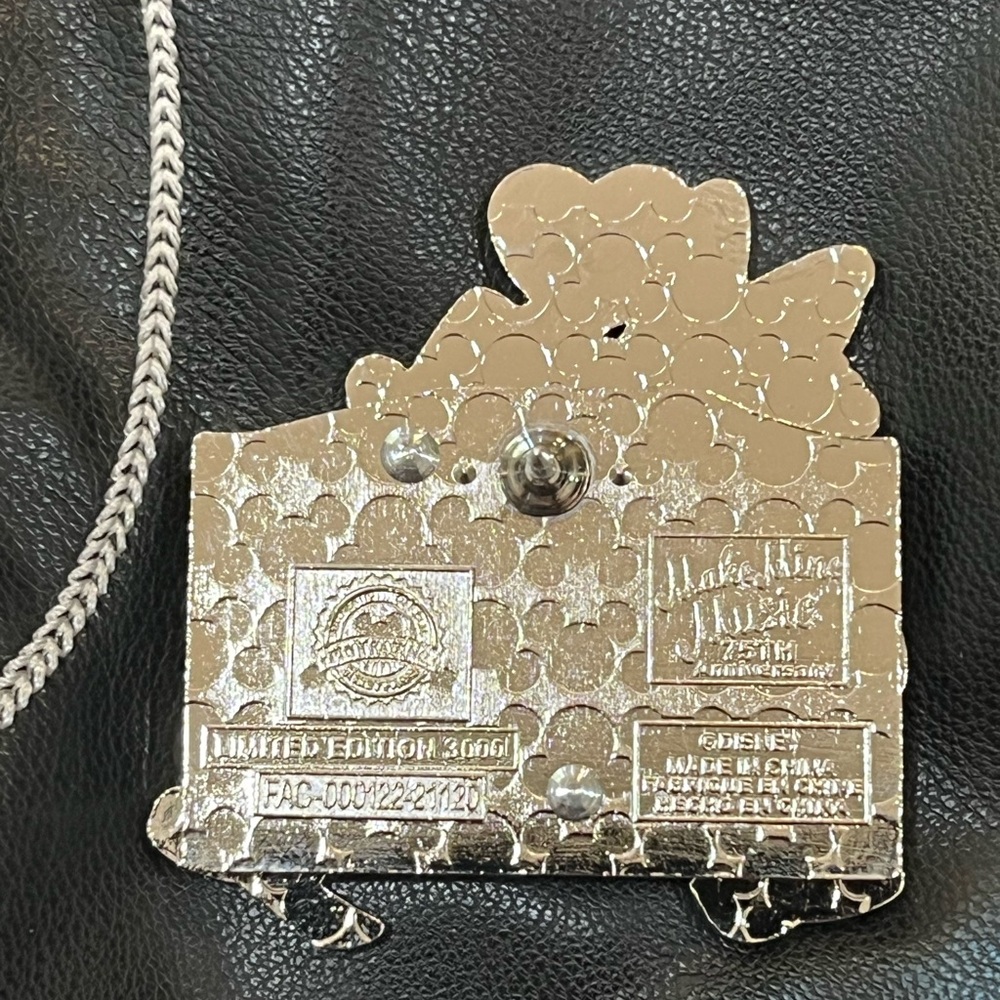 Disney Make Mine Music 75th Anniversary Johnny Fedora Alice Limited Edition Pin - Picture 3 of 3